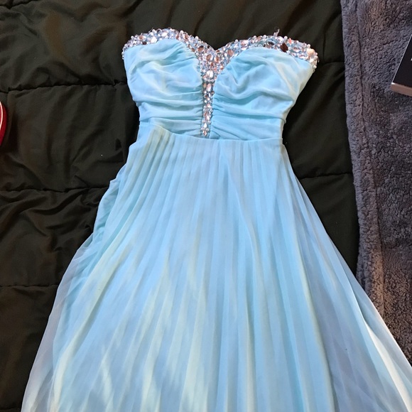 Prom Dress - Picture 2 of 4